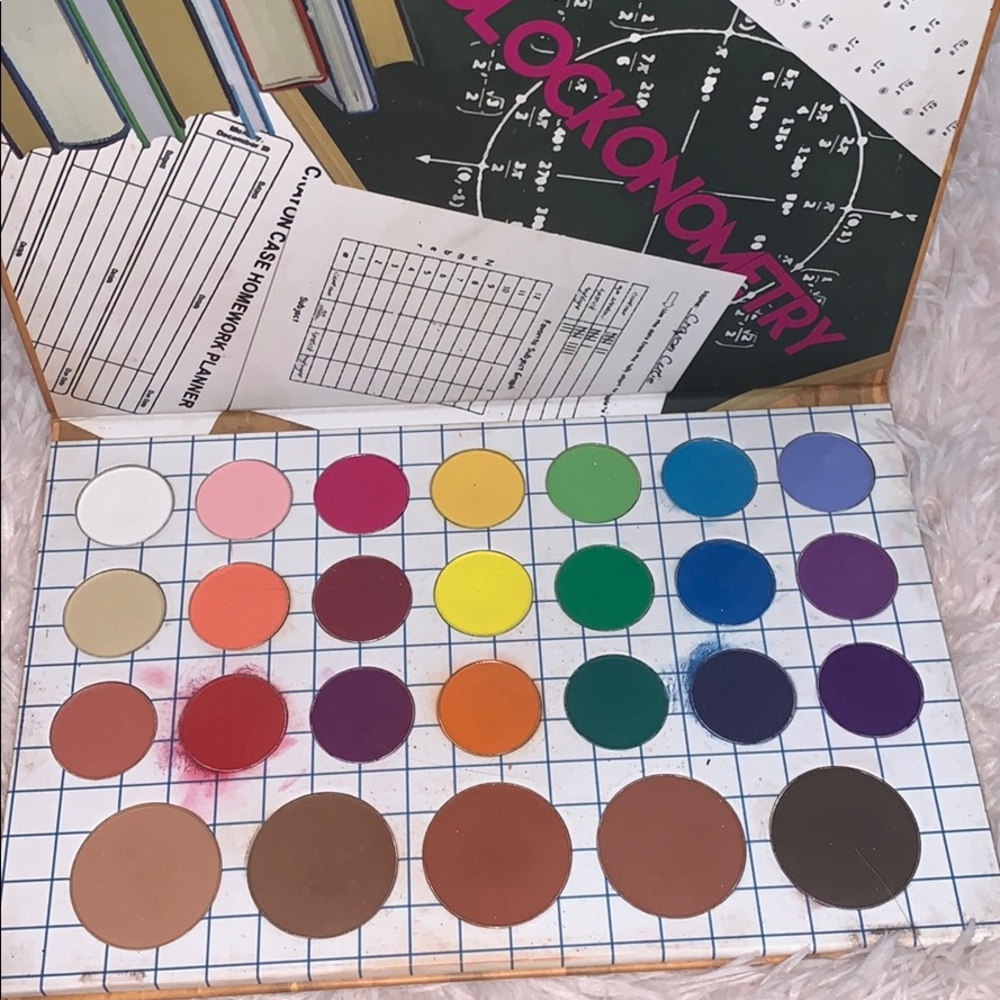 UWOT Colorful Eyeshadow Palette